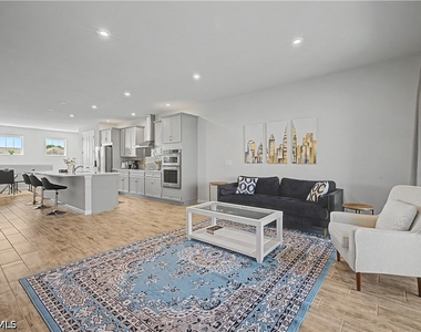 4713 Arboretum Circle - Photo Thumbnail 9