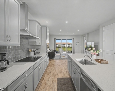 4713 Arboretum Circle - Photo Thumbnail 6