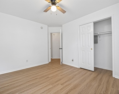 10027 Encino Cove Court - Photo Thumbnail 38