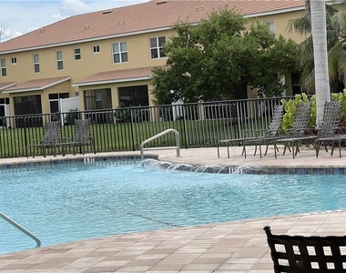 10833 Alvara Way - Photo Thumbnail 10