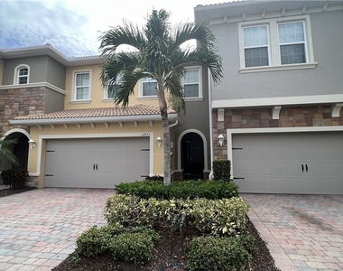10833 Alvara Way - Photo Thumbnail 2