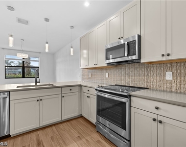 7548 Carnegie Way - Photo Thumbnail 3