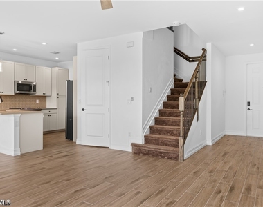 7548 Carnegie Way - Photo Thumbnail 6