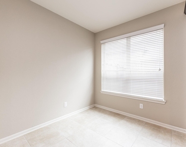 29163 Marina Point Lane - Photo Thumbnail 12