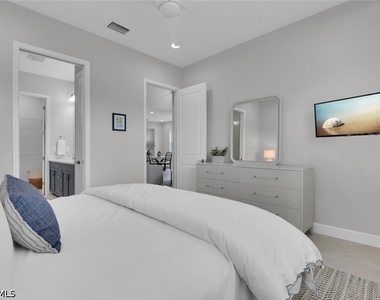 7124 Saona Court - Photo Thumbnail 12