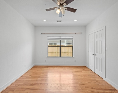 4734 Bell Street - Photo Thumbnail 3