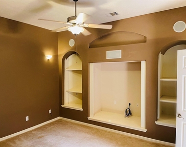 10723 Lake Riata Lane - Photo Thumbnail 12