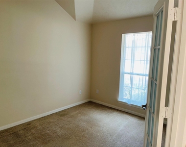 10723 Lake Riata Lane - Photo Thumbnail 6