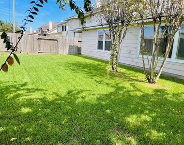 10723 Lake Riata Lane - Photo Thumbnail 24