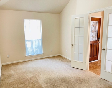 10723 Lake Riata Lane - Photo Thumbnail 7