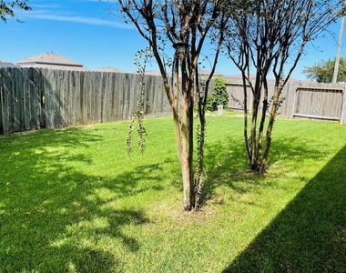 10723 Lake Riata Lane - Photo Thumbnail 23