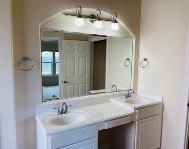 10723 Lake Riata Lane - Photo Thumbnail 19