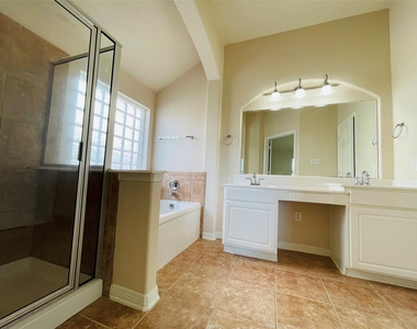 10723 Lake Riata Lane - Photo Thumbnail 20