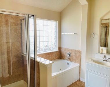 10723 Lake Riata Lane - Photo Thumbnail 18