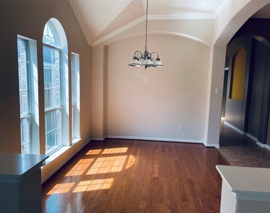 10723 Lake Riata Lane - Photo Thumbnail 4