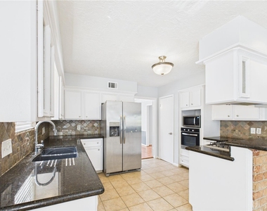 1107 Verret Lane - Photo Thumbnail 16