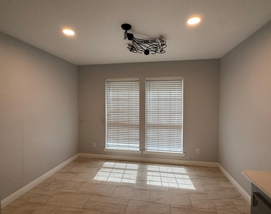 5525 Main Street - Photo Thumbnail 12