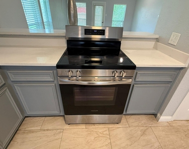 5525 Main Street - Photo Thumbnail 10