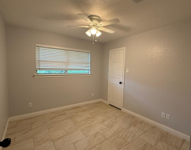 5525 Main Street - Photo Thumbnail 21