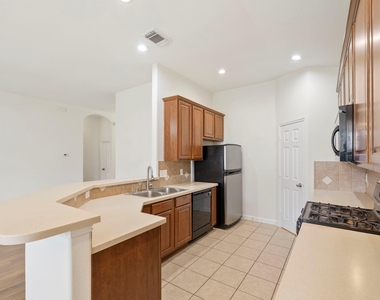 31719 Cattail Park Court - Photo Thumbnail 8