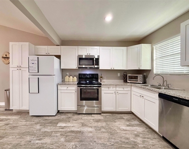 3487 Balboa Circle - Photo Thumbnail 21