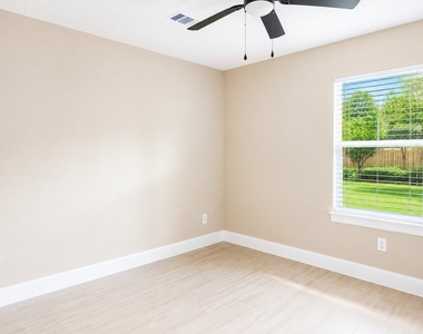 1206-b Pinewood Lane - Photo Thumbnail 11