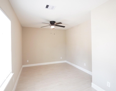 1206-b Pinewood Lane - Photo Thumbnail 4