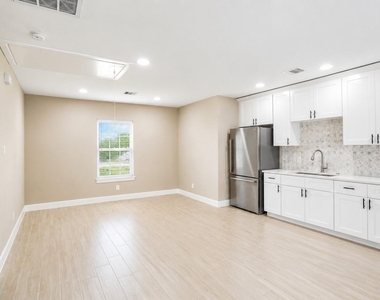 1206-b Pinewood Lane - Photo Thumbnail 7
