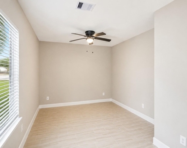1206-b Pinewood Lane - Photo Thumbnail 5