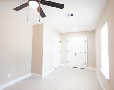 1206-b Pinewood Lane - Photo Thumbnail 3