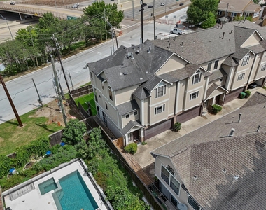 2402 Calumet Street - Photo Thumbnail 2