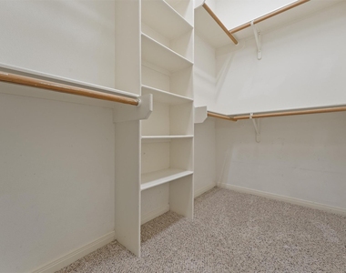 2402 Calumet Street - Photo Thumbnail 7