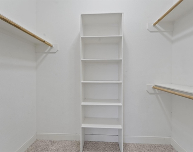 2402 Calumet Street - Photo Thumbnail 10