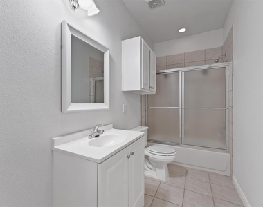 2402 Calumet Street - Photo Thumbnail 15