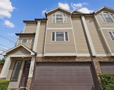 2402 Calumet Street - Photo Thumbnail 20