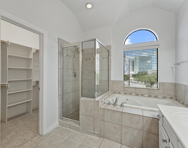 2402 Calumet Street - Photo Thumbnail 6