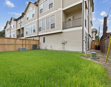 2402 Calumet Street - Photo Thumbnail 21