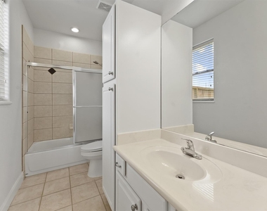 2402 Calumet Street - Photo Thumbnail 9