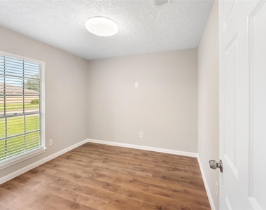 2327 Rittenmore Drive - Photo Thumbnail 14