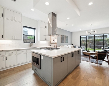 823 Aurora Street - Photo Thumbnail 7