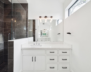 823 Aurora Street - Photo Thumbnail 11