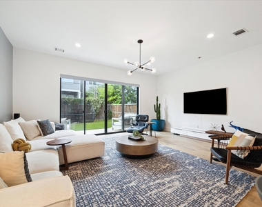 823 Aurora Street - Photo Thumbnail 4