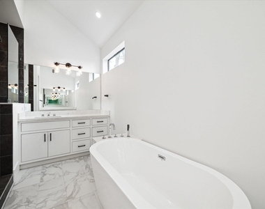 823 Aurora Street - Photo Thumbnail 10