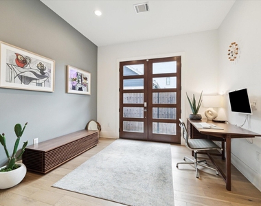 823 Aurora Street - Photo Thumbnail 2
