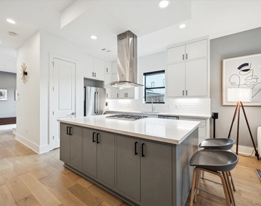 823 Aurora Street - Photo Thumbnail 6