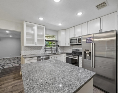 1526 Diplomat Way - Photo Thumbnail 1