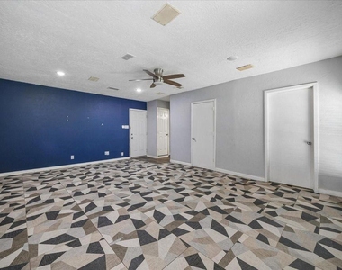 1526 Diplomat Way - Photo Thumbnail 5