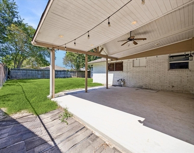 1526 Diplomat Way - Photo Thumbnail 9