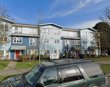 3125 Oakes Avenue - Photo Thumbnail 2