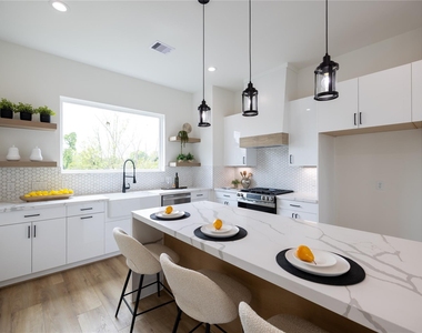4008 Yellowstone Blvd - Photo Thumbnail 11